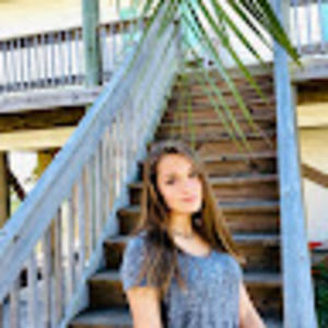 Meet your Posher, Abigail